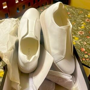 j / slides white platform slip on sneaker. Noel style